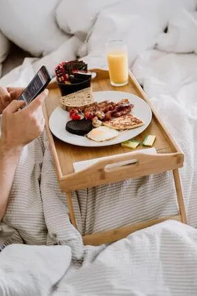 Lüx Bambu Katlanır Ayaklı Tepsi